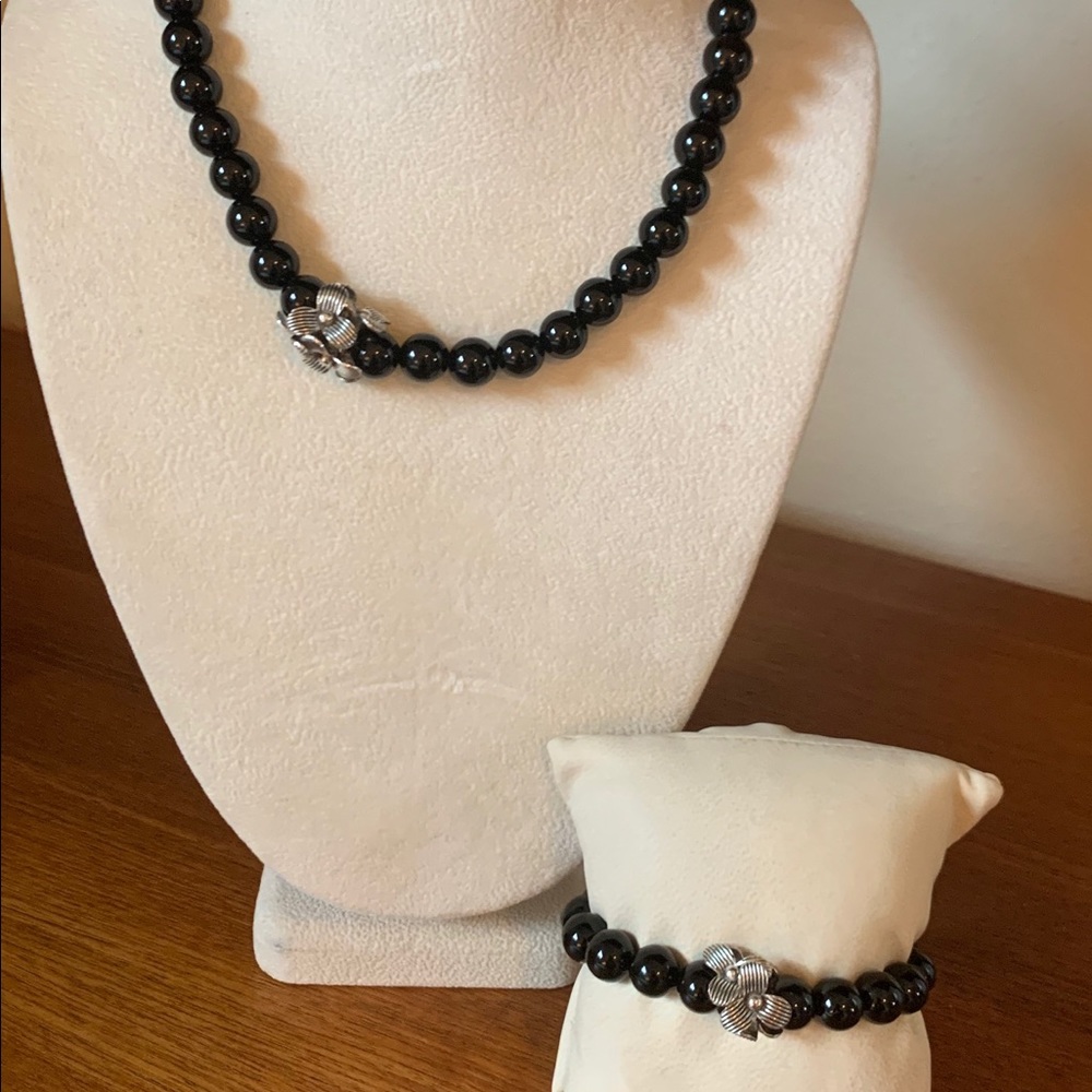 Bead Necklace with Flower Accent & Bracelet Set